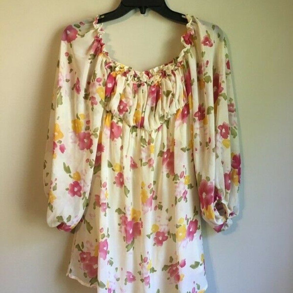 Basically me small‎ off the shoulder floral tunic
